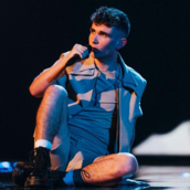 Eurovision 2023: Με κορωνοϊό ο Bίκτωρ Βερνίκος- Και δεν είναι ο μόνος από την ελληνική αποστολή