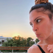 «Αν εσύ κάνοντας παιδί έγινες έτσι...»- Η αποστομωτική απάντηση της Μαίρης Συνατσάκη σε follower 