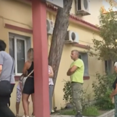 Νέες ταυτότητες: Βολιώτης ζητά 80 ευρώ το άτομο για να κρατήσει σειρά στις ουρές έξω από τα αστυνομικά τμήματα