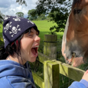 Billie Eilish: Το χάος στο ψυγείο της και τι πιστεύει ότι «προδίδει» αυτό για εκείνη