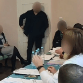 Ουκρανία: Πέταξε χειροβομβίδες και τραυμάτισε 26 ανθρώπους σε δημοτικό συμβούλιο