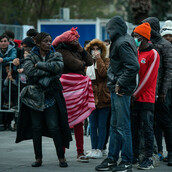 Άδεια παραμονής σε μετανάστες που συμπληρώνουν τρία χρόνια στην Ελλάδα – Οι προϋποθέσεις
