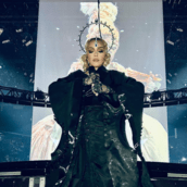 Η Madonna «απείλησε» τον Άντι Κοέν σε συναυλία της 