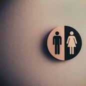 Έγινε έκρηξη στην τουαλέτα γνωστής αλυσίδας καφέ και τώρα πελάτης μηνύσει την εταιρεία