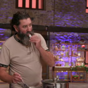 Masterchef: Παίκτης δάγκωσε ψάρι και το έριξε ξανά στην κατσαρόλα