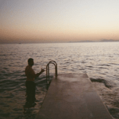 Ο Λίαμ Χέμσγουορθ αποθεώνει την Ελλάδα στο Instagram 