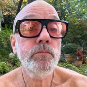 Ο τραγουδιστής των R.E.M μποϊκοτάρει το Facebook και το Instagram