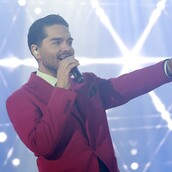 Κοπή πίτας στον Μάστορα για τους αστυνομικούς: «Ας τραγουδήσουμε, γιατί να οδηγάμε δεν ξέρουμε»