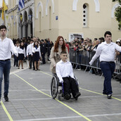 «Ρίγη συγκίνησης, σηκώθηκε απ' το αμαξίδιο»: Λίγο κράτει με το inspiration porn