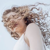 Anti-aging ή Pro-aging; Οι λέξεις που χρησιμοποιούμε στην ομορφιά έχουν σημασία