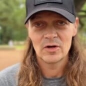 Brad Arnold: Ο τραγουδιστής των 3 Doors Down διαγνώστηκε με καρκίνο στα νεφρά