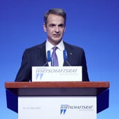 Ο Μητσοτάκης παρέλαβε βραβείο για τις οικονομικές επιδόσεις της Ελλάδας