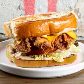 Urban Burger Co: Σερβίρει street food και urban κουλτούρα χωρίς σύνορα