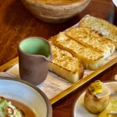 Kalimeres Bistro: Σύγχρονη ελληνική κουζίνα στο πιο ζωντανό σημείο της πόλης
