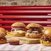 Pax Burgers: Η αυθεντική street food εμπειρία μόλις κατέκτησε και το Χαλάνδρι