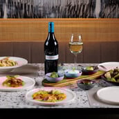 Mezze Athens: H σύγχρονη εκδοχή του μεζεδοπωλείου στο κέντρο της πόλης