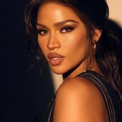 Γέννησε η Cassie