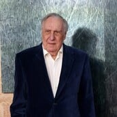 Πέθανε ο σπουδαίος συγγραφέας Frederick Forsyth
