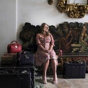 Παρακολουθώντας τους πλούσιους να είναι «δυστυχείς» σε υπέροχα μέρη 