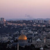 Μαζική επίθεση του Ιράν με πυραύλους στο Ισραήλ