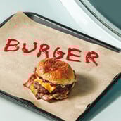 Sam Burgers: Street food γεύσεις από το Memphis στο Κουκάκι