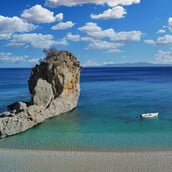 «Μπορεί να μην είναι ρόδινα τα πράγματα στην επαρχία, αλλά και πού είναι;»