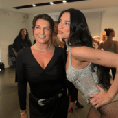 Dua Lipa: Η φωτογραφία μαζί με τη μητέρα της και οι ευχές για τα γενέθλιά της