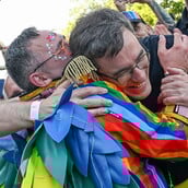 Budapest Pride: 200.000 άνθρωποι αψήφησαν την απαγόρευση Όρμπαν και παρέλασαν στους δρόμους