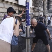 Σε κόκκινο συναγερμό το Παρίσι λόγω καύσωνα – Πρωτοφανείς θερμοκρασίες σε όλη τη Δυτική Ευρώπη