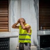 Καύσωνας: Τα μέτρα για τους εργαζόμενους – Σε ποιες περιοχές θα έχουμε παύση εργασιών