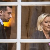 Έφοδος της γαλλικής αστυνομίας στα γραφεία του ακροδεξιού κόμματος της Μαρί Λεπέν