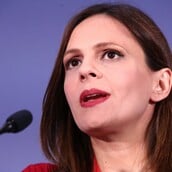 Έφη Αχτσιόγλου: Η πρώτη φωτογραφία με τον γιο της από το μαιευτήριο