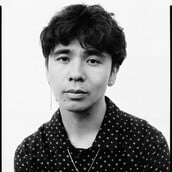 Ocean Vuong: «Πίσω από τη βιτρίνα της χιπστεριάς κρύβεται ο φόβος»