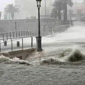 Ισπανία: «Κόκκινος συναγερμός» στην Καταλονία λόγω ισχυρών βροχών - Σταμάτησαν τα τρένα