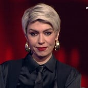 The Chase: «Η βασική μου εργασία είναι στην πλατεία Βάθη» - Η αποκάλυψη της «Γυναίκας με τα Μαύρα»
