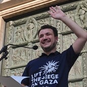 «Ήξερα ότι θα νικούσα»: Ο Μαχμούντ Χαλίλ μιλά για τις άθλιες συνθήκες κράτησης από την ICE