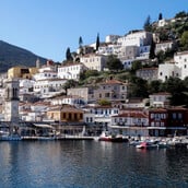 Ύδρα: Μόνο με άδεια μέσω gov.gr τα οχήματα στο νησί – Ποιοι εξαιρούνται, πώς γίνεται η αίτηση
