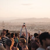 Πώς ο υπερτουρισμός αλλάζει την Αθήνα; 