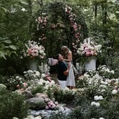Τέιλορ Σουίφτ: Όλοι ψάχνουν το φόρεμα των αρραβώνων της που εξαντλήθηκε σχεδόν αμέσως