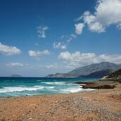 Πήλιο: Άγριος καβγάς σε παραλία με αφορμή τον γυμνισμό