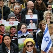 Η Χαμάς δηλώνει ότι οι όμηροί της θα διατρέχουν τον «ίδιο κίνδυνο» με τους μαχητές της όταν ο στρατός επιτεθεί στην Πόλη της Γάζας 