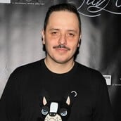 Αλέξανδρος Τσουβέλας: «Απαράδεκτο να ανεβάζεις όλη την παράσταση σε live στο TikTok»