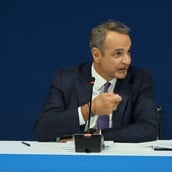 Μητσοτάκης στη ΔΕΘ: «Γέφυρες» σε Σαμαρά και Καραμανλή, αιχμές κατά Τσίπρα