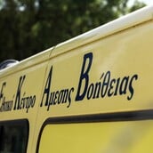 Σοβαρό τροχαίο στη Μεσογείων: Μοτοσικλέτα παρέσυρε πεζό – Σε κρίσιμη κατάσταση στο ΚΑΤ
