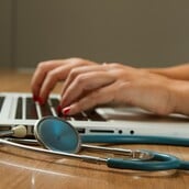 Νέο εργαλείο AI προβλέπει τον κίνδυνο για 1.000 ασθένειες έως και 20 χρόνια πριν