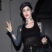 Η Kat Von D δείχνει τη ριζική μεταμόρφωσή της με black-out tattoo που καλύπτει το 80% του σώματός της