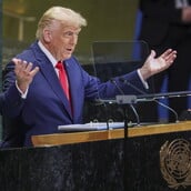 Η χαλασμένη σκάλα και η βλάβη στο autocue: Τα απρόοπτα του Τραμπ στον ΟΗΕ