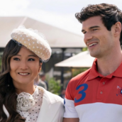 «Emily in Paris»: Χώρισαν μετά από δύο χρόνια σχέσης η Άσλεϊ Παρκ και ο Πολ Φόρμαν