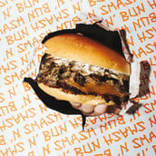 Smash'n Bun: Η νέα εποχή του smash burger μέσα από την υπογραφή του σεφ Μιχάλη Νουρλόγλου