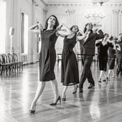 «Kontakthof»: Το έργο της Pina Bausch στο Εθνικό Θέατρο με ελληνικό θίασο